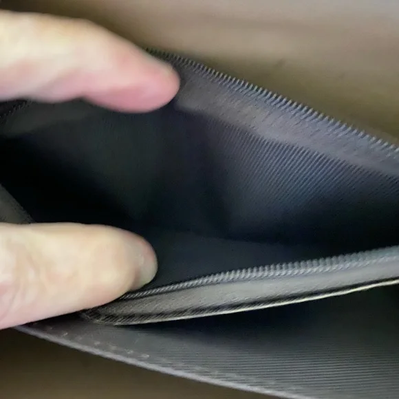 B.O.C. Leather wallet. Had tag inside and is signed - Picture 4 of 8